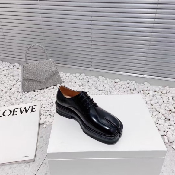 Loewe Glossy Black Women's Oxford Shoes - Picture 5 of 9